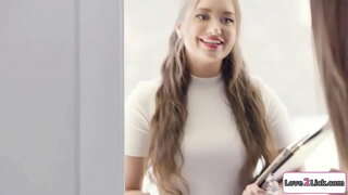 Ã�ランナー seducesカップル-masturbateそのcuntsとconvinces emて3some.彼女licksのblondesの商品についてしまいbusty gf facesits人