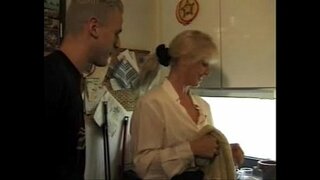 Á�お母さんの息子の友人