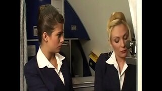 Horny उडान परिचर sluts suck मान्छे उपकरण मा एक पल्ट