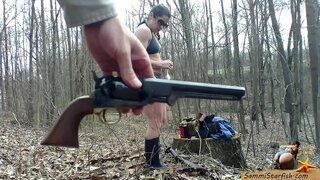 Ⱦ�家の少女と銃器